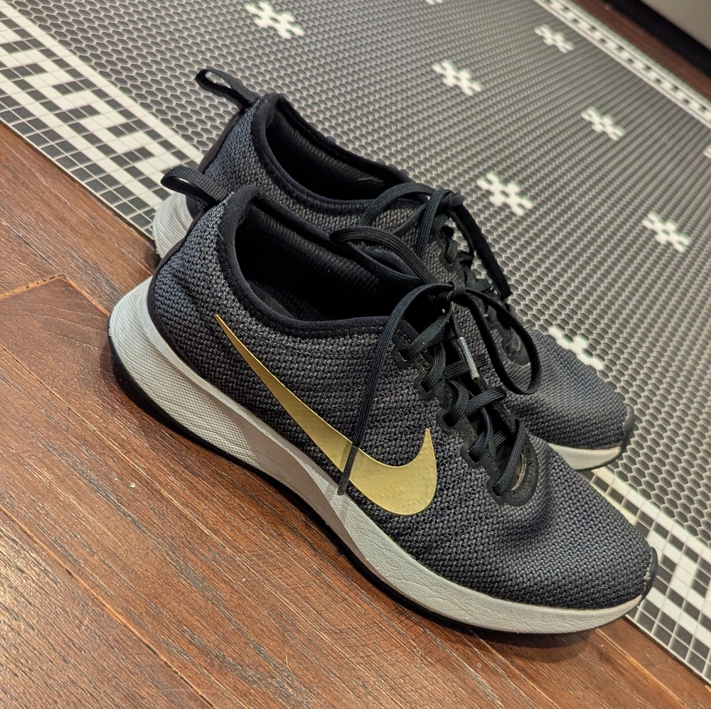 Nike Women's Athletic Shoes in Black and Gold Size 8.